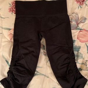 Lululemon stretchy crops black